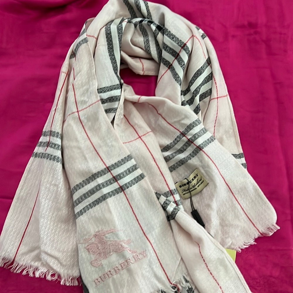Burberry light pink double-faced check scarf